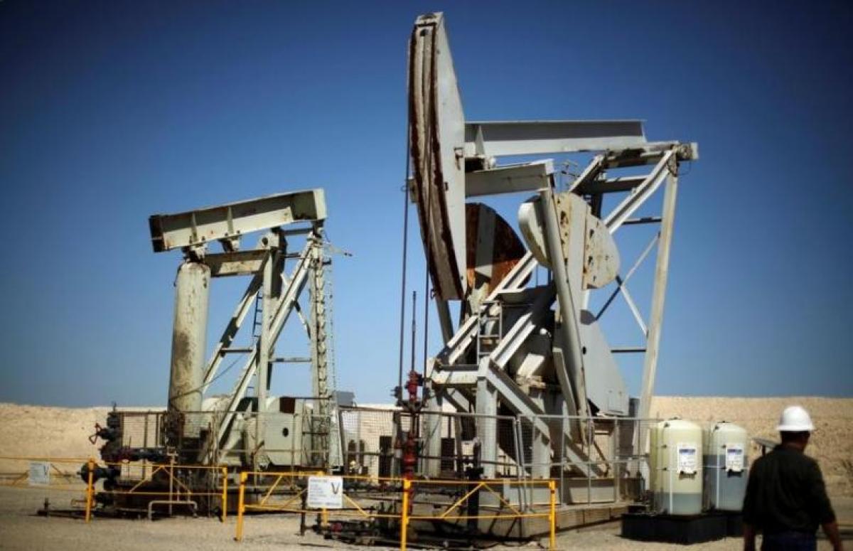 Oil prices hold steady for third day; eyes on economic data
